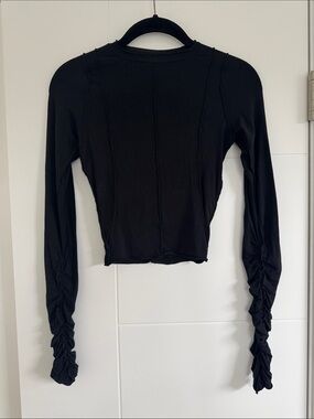 YoungLA Black Long-Sleeve Ruched Sleeve Tee